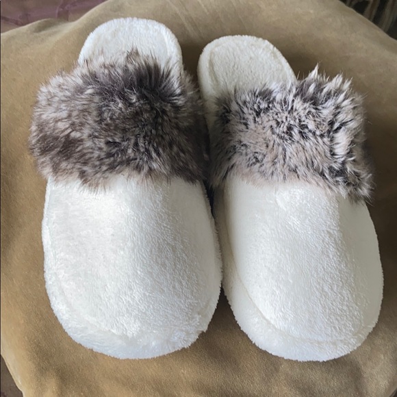 Pottery Barn Shoes - Pottery Barn soft slippers with faux fur in gray.
